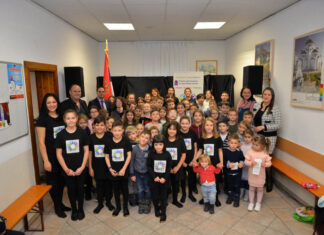 Врата Генералног конзулата увек отворена за децу