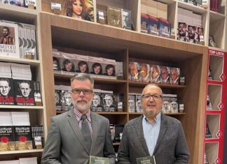 Сваком матуранту књига на дар