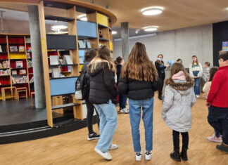 Ученици допунске наставе на српском језику у Базелу посетили градску библиотеку