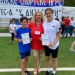 Оливиа и Адриан Прањић из Офенбурга са наставницом Славицом Ступар