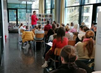 Песник и писац за децу Дејан Алексић гост ђака српске школе у Цириху