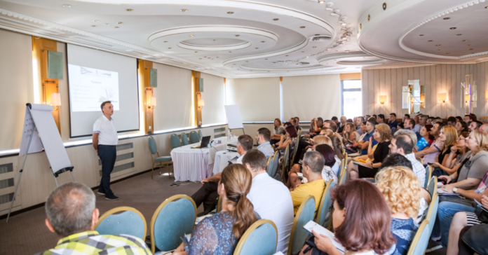 2000-digitalnih-učionica-vest-1024x536